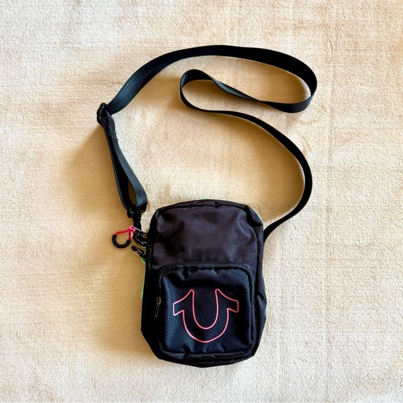 True Religion Black Belt Bag with Pink Logo - Picture 1 of 5
